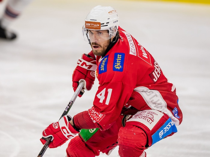 Mit Abwehrchef Jesper Jensen Aabo ist spätestens am Sonntag gegen Salzburg zu rechnen.