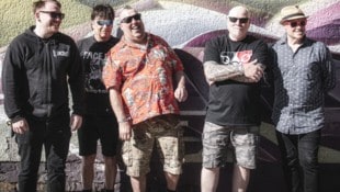 Das Leben kann manchmal auch ein großer Spaß sein: Die Punk-Legenden Peter And The Test Tube ...