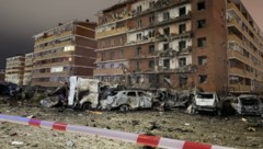 Augenzeugen sprechen gar von „mehreren Bomben“.