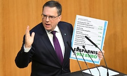 ÖVP-Klubobmann August Wöginger verteidigte im Parlament erneut die gesetzten Maßnahmen, mit ...