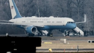 Mit rund dreistündiger Verzögerung ist US-Präsident Donald Trump im Schweizer Davos ...