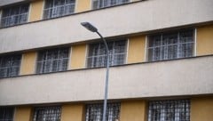 Hinter den Mauern dieses Gebäudes in Budapest nutzten einige Aufseher ihre Autoritätsrolle ...