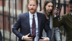 Prinz Harry ist bei seiner Zivilklage gegen die „Daily Mail“ überraschend vorzeitig in den ...