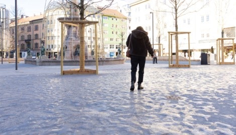Der neugestaltete Bozner (Eislauf-)Platz: Wasser versickert in der „Schwammstadt“ – aber nur im ...