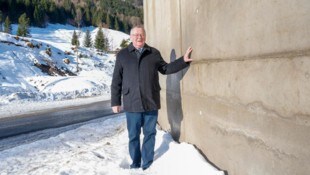 Bürgermeister Paul Weißenbacher freut sich über die Wildbachverbauung im Talschluss. Sie soll ...