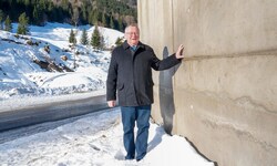 Bürgermeister Paul Weißenbacher freut sich über die Wildbachverbauung im Talschluss. Sie soll ...