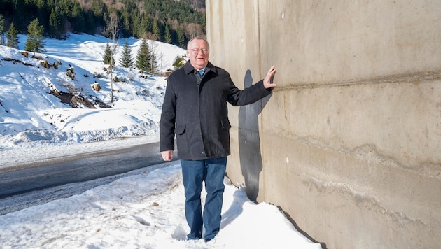 Bürgermeister Paul Weißenbacher freut sich über die Wildbachverbauung im Talschluss. Sie soll ...