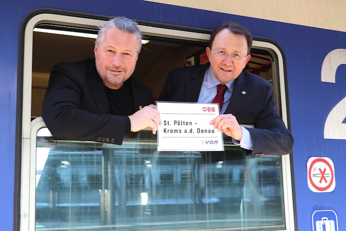 Stadler (re.) und Molnar fordern flottere Zugverbindungen.