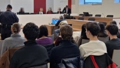 Die Schulklasse lauschte gebannt dem Verfahren am Landesgericht Eisenstadt.