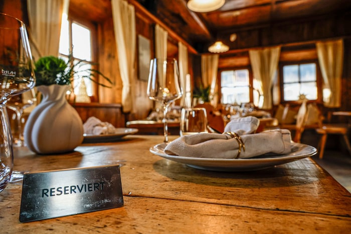 Der Albtraum aller Wirte: reservierte, aber leere Tische