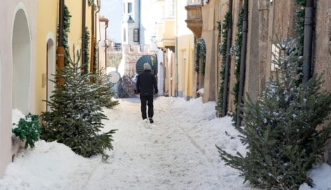 Nicht nur die Waldaufstraße wurde in einen Schneelaufsteg verwandelt. 