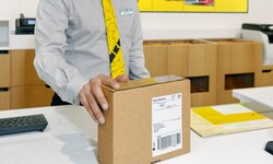 Bei der Post unterschrieb die Frau mit falschem Namen und erschlich sich so das teure Handy.