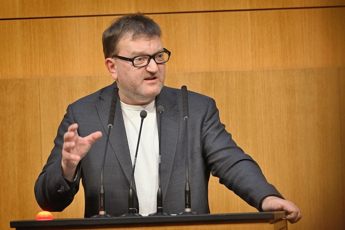 Markus Koza kritisiert die hohen „Luxus- und Altpolitikerpensionen“