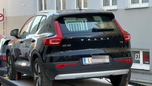 Auch im Auto war der Hund des Todesopfers immmer mit dabei. Der Wagen wird jetzt von der Kripo ...