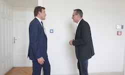 Mit Anwalt Maximilian Donner- Reichstädter tritt Strache als Privatankläger auf. Doch er ist ...
