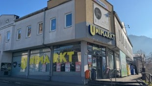 Das Geschäftsgebäude am Traunsee ist ein Sanierungsfall.