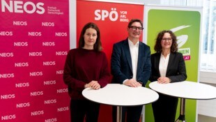 Claudia Gamon, Reinhold Einwallner und Eva Hammerer (v.l.) nach der Sitzung des ...