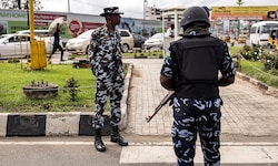 Nigerianische Soldaten in der Großstadt Lagos