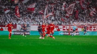 Karim Konate (li.) ist gegen Basel fraglich.