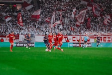 Karim Konate (li.) ist gegen Basel fraglich.