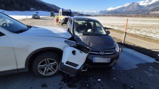 Beide Fahrzeuge wurden schwer beschädigt.