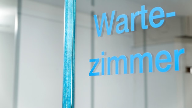 Laut einer aktuellen Studie von Privatkrankenversicherungen muss man bis zu 13-mal länger auf ...