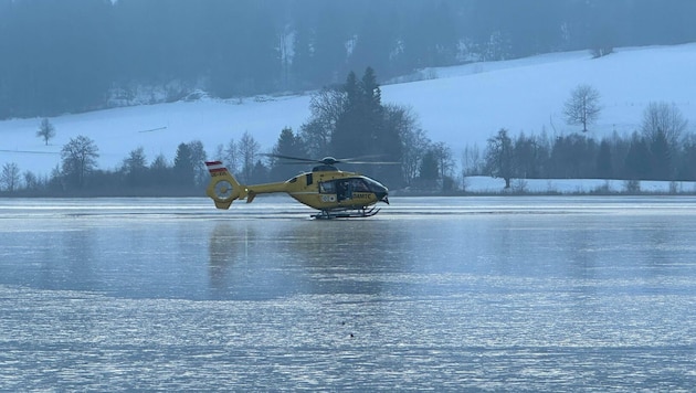Hier nimmt der Rettungshubschrauber die Verunfallte auf.