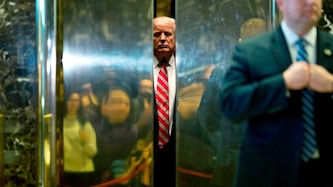 Donald Trump lasse sich dem Sicherheitsexperten Nico Lange zufolge von Russland in Aussicht ...