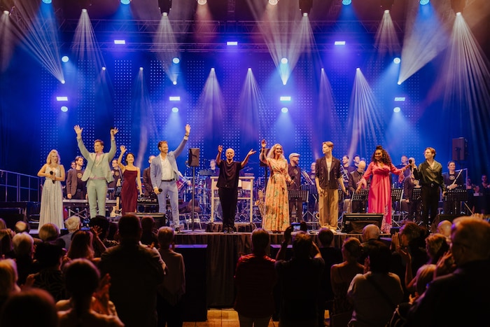 Die hochkarätige Musical-Besetzung verzaubert.