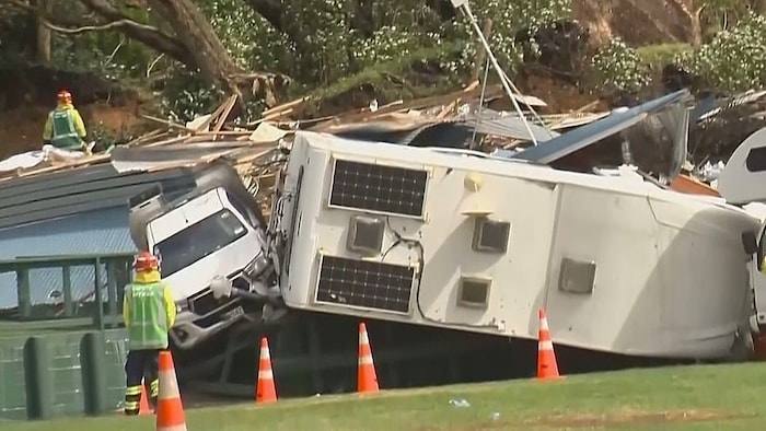Der Erdrutsch zerstörte Teile des bekannten Campingareals, Zelte wurden dem Erdboden ...