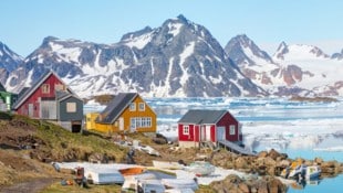 stock.adobe.com null Der größte Teil Grönlands ist eisbedeckt. Die Insel hat eine äußerst geringe Bevölkerungsdichte. ...