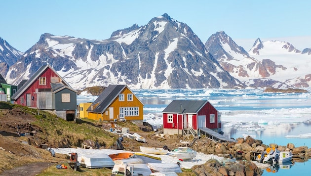 Der größte Teil Grönlands ist eisbedeckt. Die Insel hat eine äußerst geringe Bevölkerungsdichte. ...