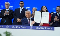Die gewünschte Politprominenz bei Trumps Unterzeichnung fiel eher mager aus – Trump sparte ...