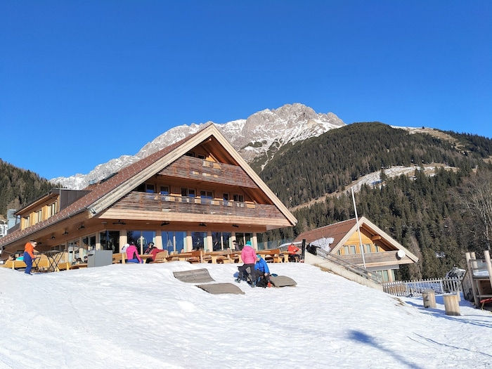 Das Ziel der Tour – die Untermarkter Alm (im Hintergrund die Platteinspitzen).