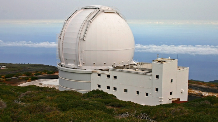 Die Kuppel des William Herschel Teleskops am Roque de los Muchachos Observatorium auf La Palma.