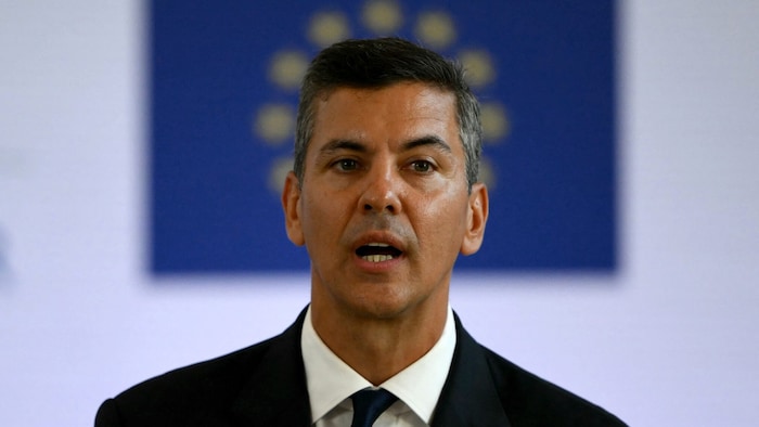 Dem Vernehmen nach dürfte Paraguay (im Bild Staatspräsident Santiago Pena) als erstes ...