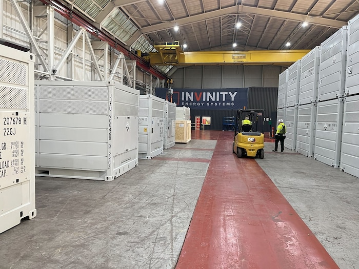 Täglich verlassen Container das schottische Werk – zuletzt wurden an einem Tag 40 ...