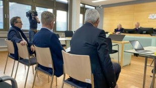Drei der vier Angeklagten hatten sich am Mittwoch vor dem OLG in Innsbruck eingefunden. 