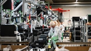 Eine eigene künstliche Intelligenz soll bei Fronius bald die Mitarbeiter unterstützen.