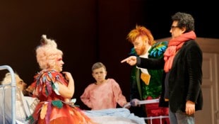 Intendant Rolando Villazon (ganz re.) inszeniert selbst die Neuproduktion der „Zauberflöte“ im ...