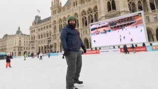 Pädagoge Konrad H. nutzte die 10.000 Quadratmeter große Eisfläche gemeinsam mit seinen Schülern.