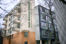 La elegante residencia de ancianos no es barata para sus residentes.