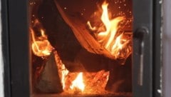 Der Verein „Holz mit Herz“ spendet Wärme durch Brennholz.