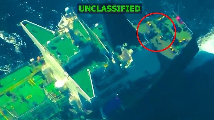 Marineinfanteristen und -soldaten (rot markiert) an Bord des Tankers „Sagitta“