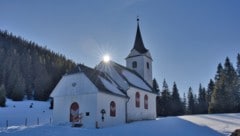 Sehr idyllisch liegt das Kircherl Maria Schnee auf 1585 Metern Seehöhe – ein echter Kraftplatz, ...