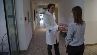 Primar Peter Rainer vom Bezirkskrankenhaus St. Johann freut sich, dass dank Hilfe durch KI ...