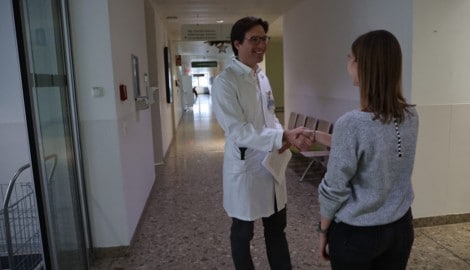 Primar Peter Rainer vom Bezirkskrankenhaus St. Johann freut sich, dass dank Hilfe durch KI ...