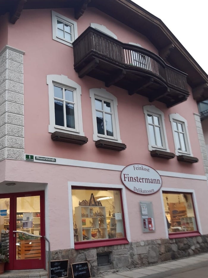 Ein Gemüsegeschäft, ein Blumenladen und jetzt auch noch die Adresse für feinste Delikatessen: ...