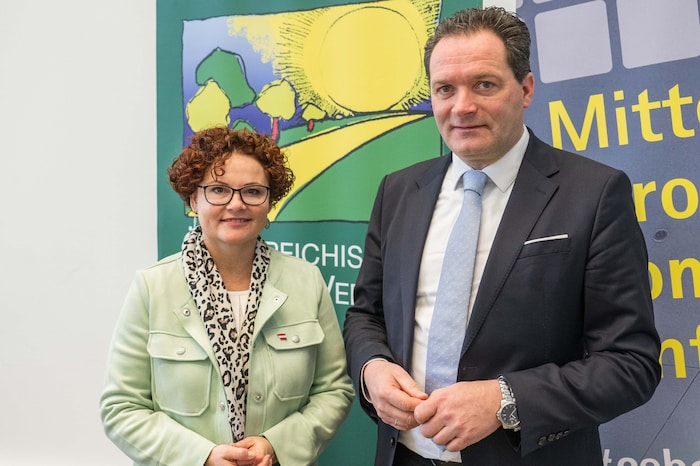 Staatssekretärin Elisabeth Zehetner und Landwirtschaftsminister Norbert Totschnig bei der ...