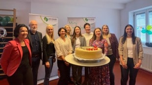 Mit einer gigantischen Torte wurde 20 Jahre Mini-Ambulatorium gefeiert.